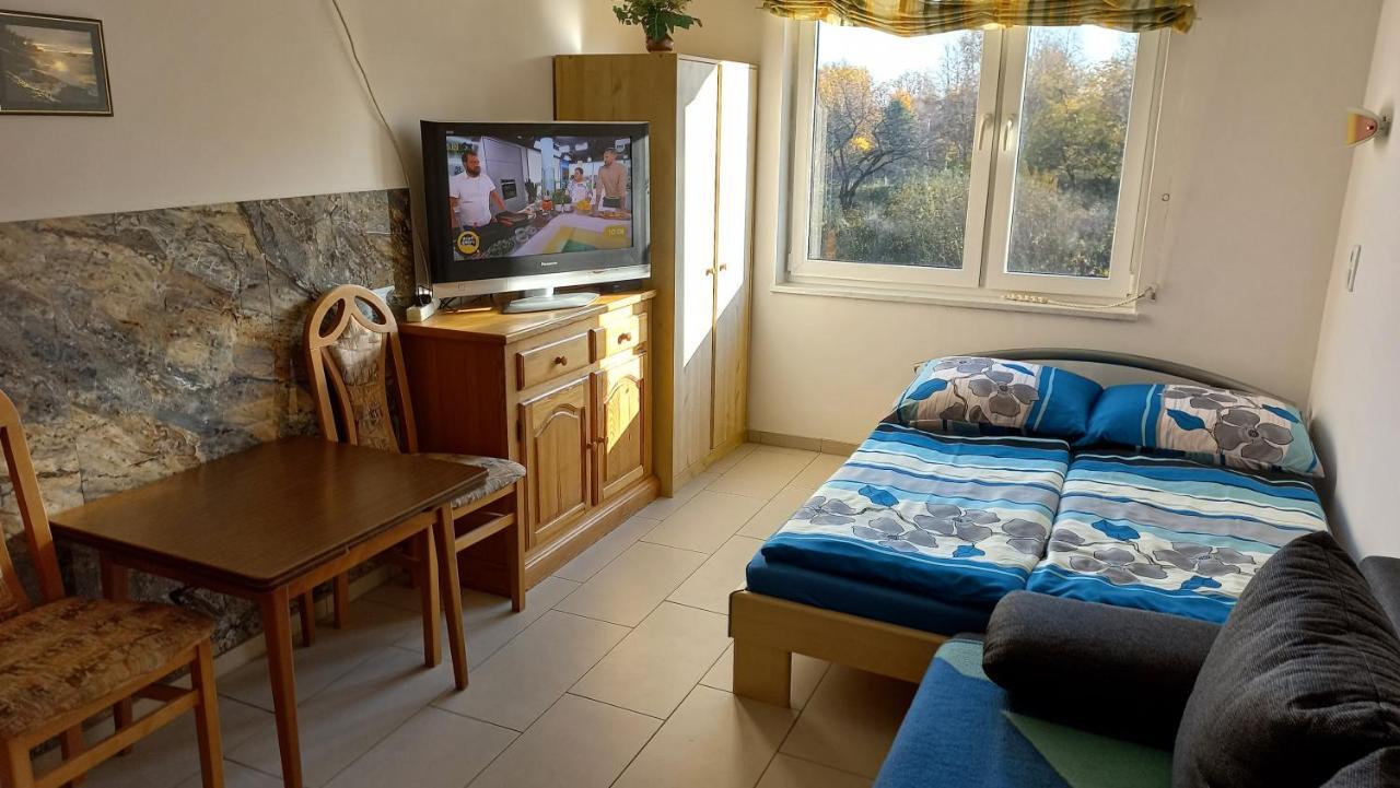 Pokoje Goscinne Dw Antom Dzwirzyno Bagian luar foto